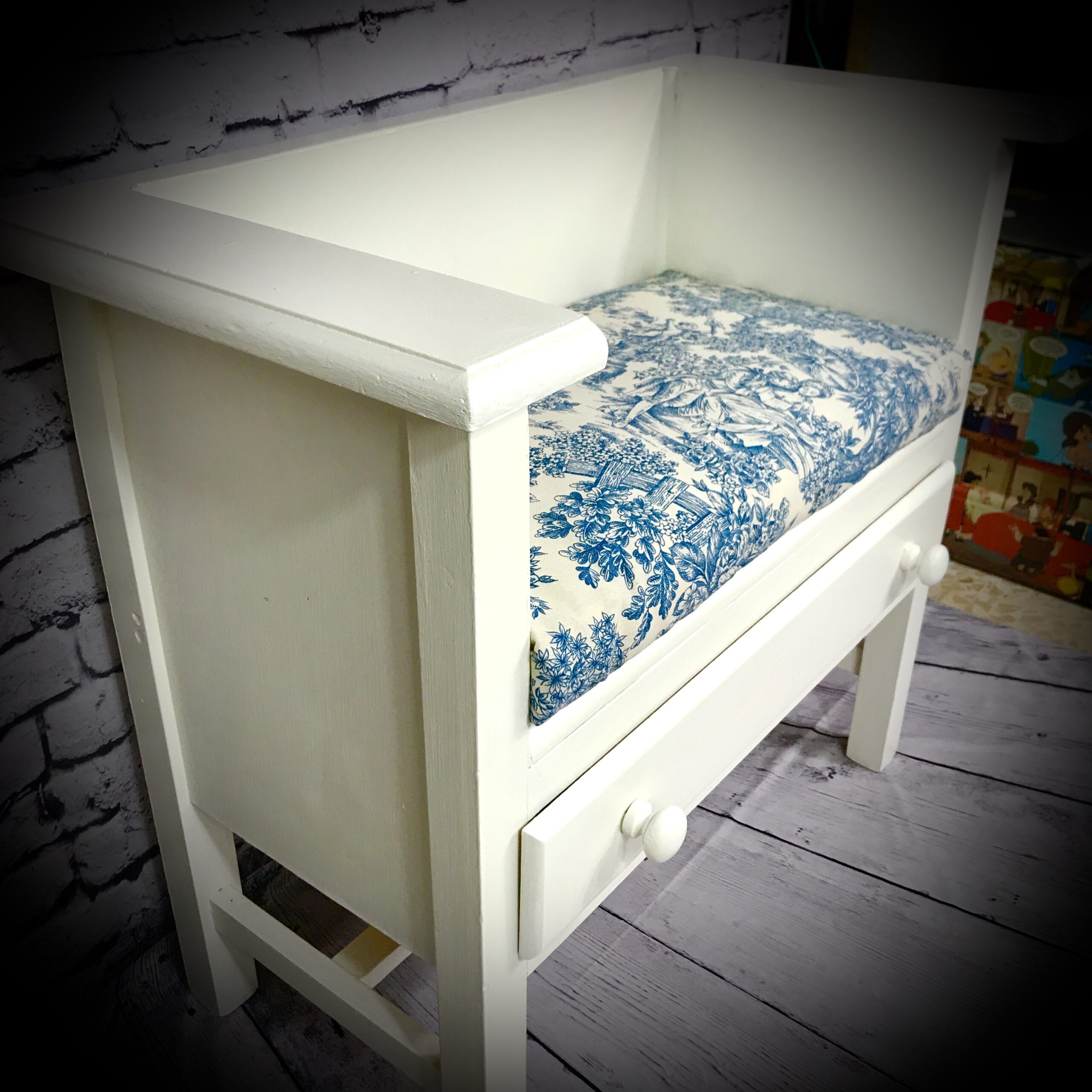 "Chest of Drawers" Seat - Image 4