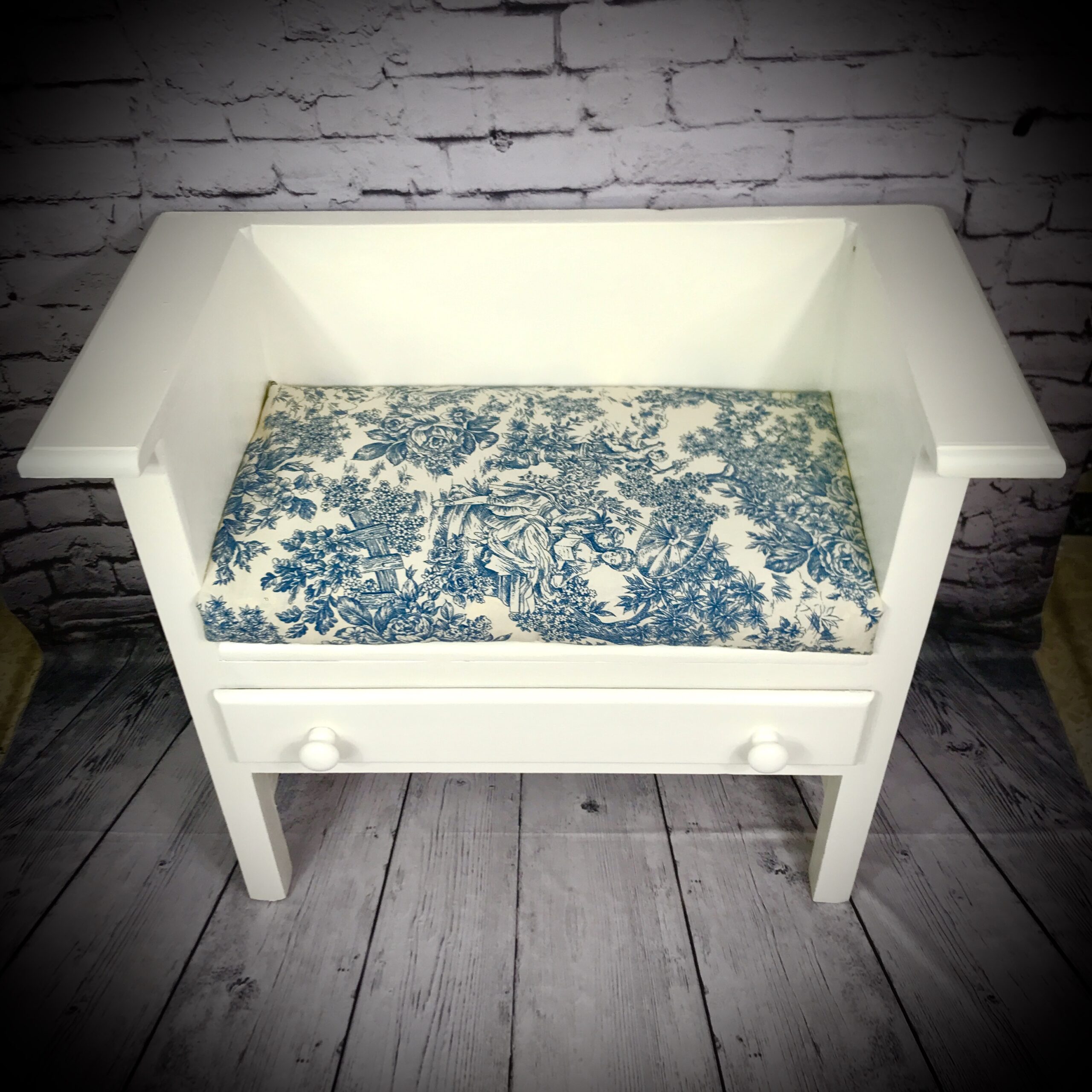 "Chest of Drawers" Seat - Image 5