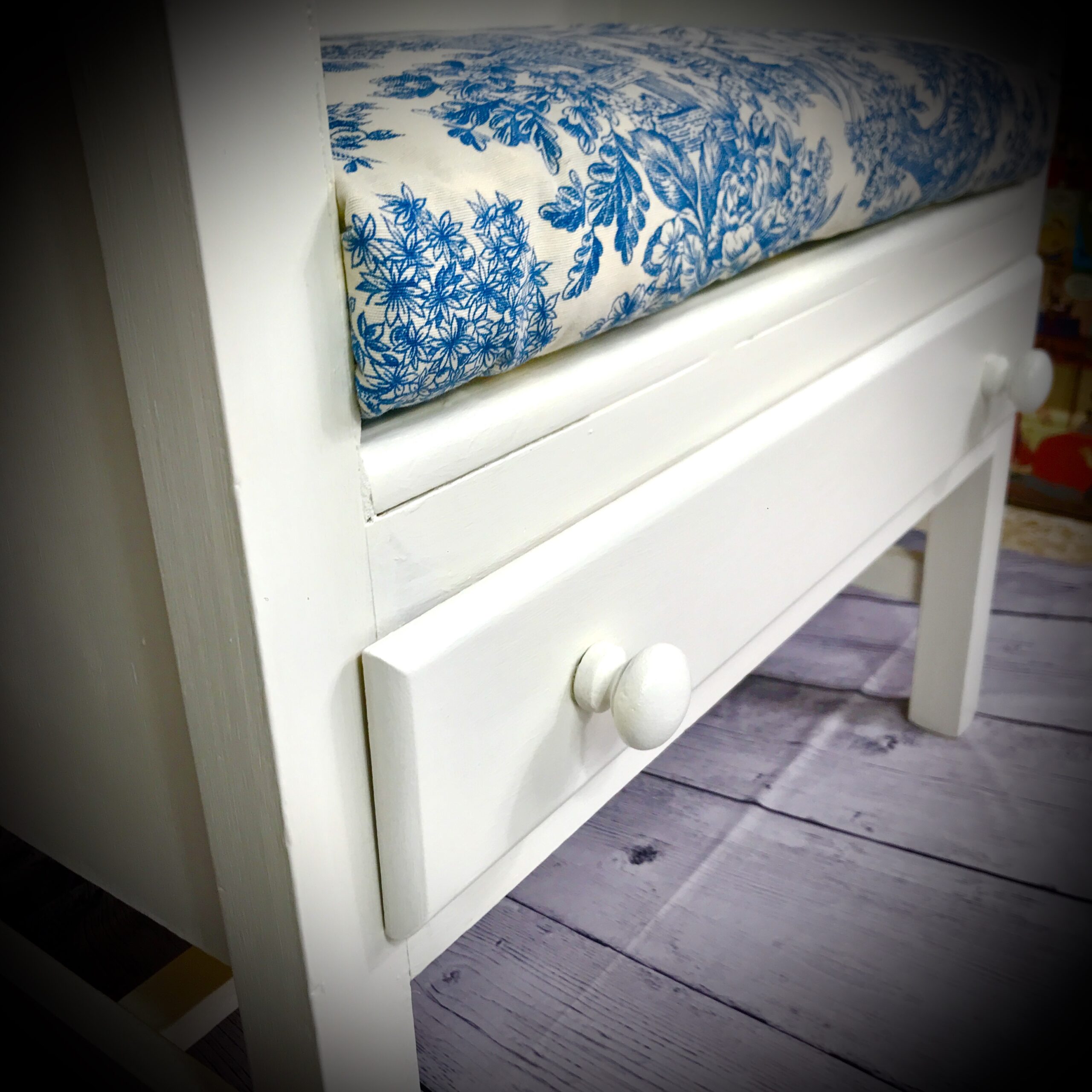 "Chest of Drawers" Seat - Image 6