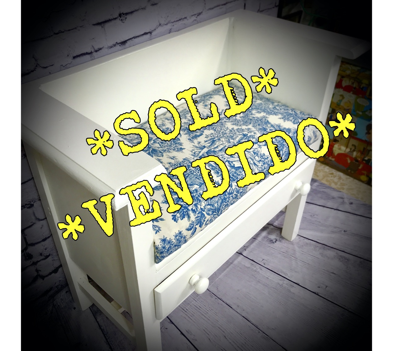 "Chest of Drawers" Seat