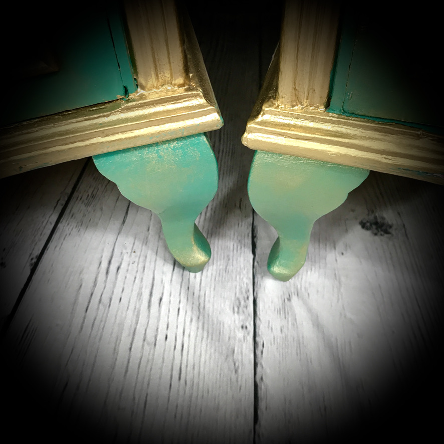 A Pair of Bedside Cabinets - Image 5