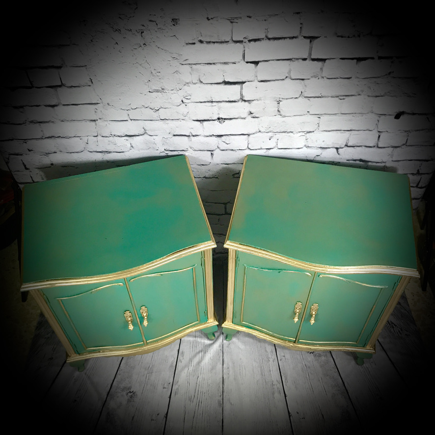 A Pair of Bedside Cabinets - Image 6