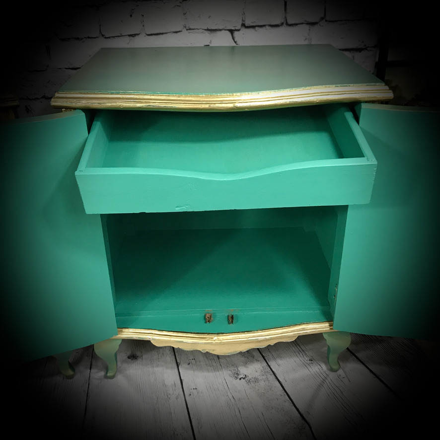 A Pair of Bedside Cabinets - Image 4