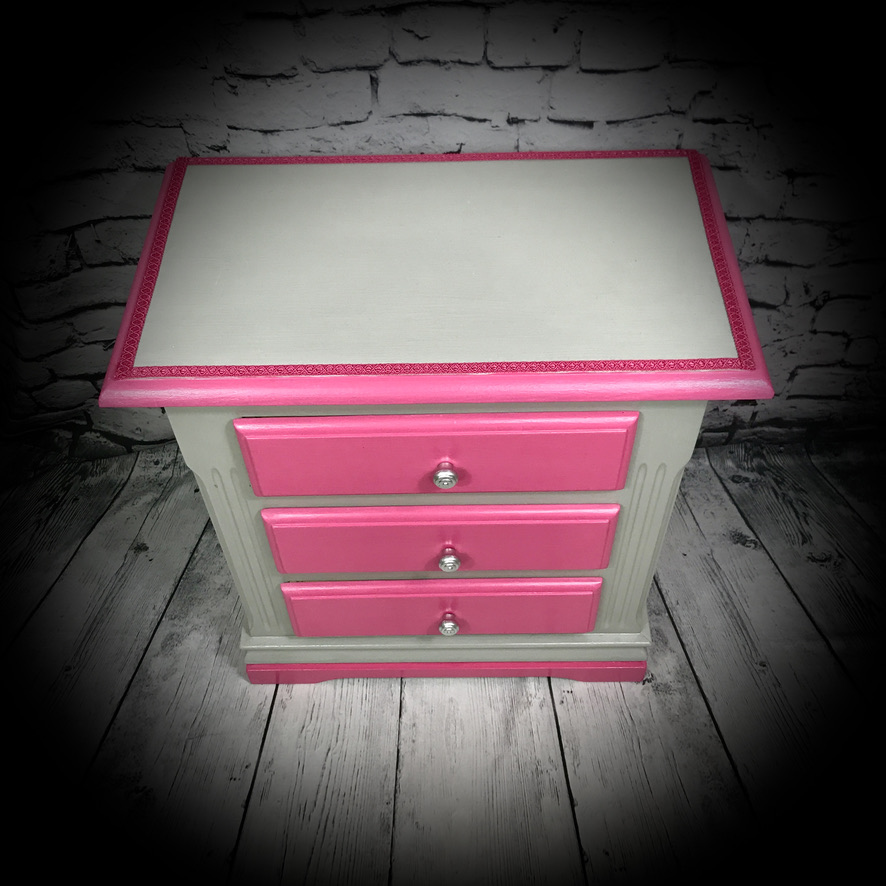 **REDUCED** 3 Drawer Unit - Pink & Grey - Image 4