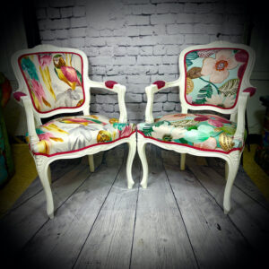 2 carvers (Parrots & floral) 230529