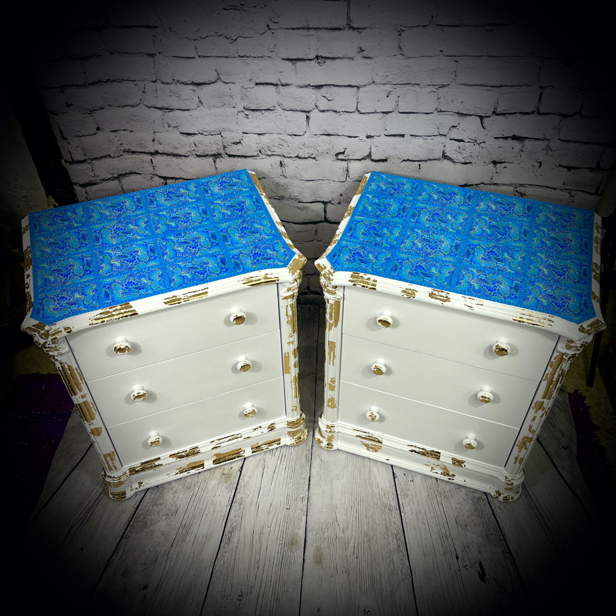 2 White Cabinets with Gold Leaf Decoration - Image 4