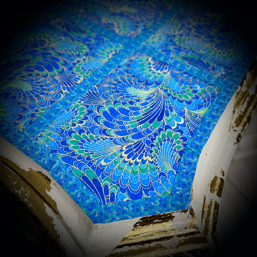 2 White Cabinets with Gold Leaf Decoration - Image 5