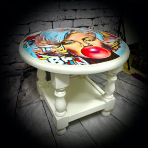 "bubble gum girl" table 240323