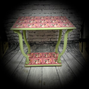 "Frida and Parrots" Table