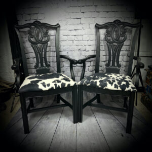 2 cow hide chaire 241203